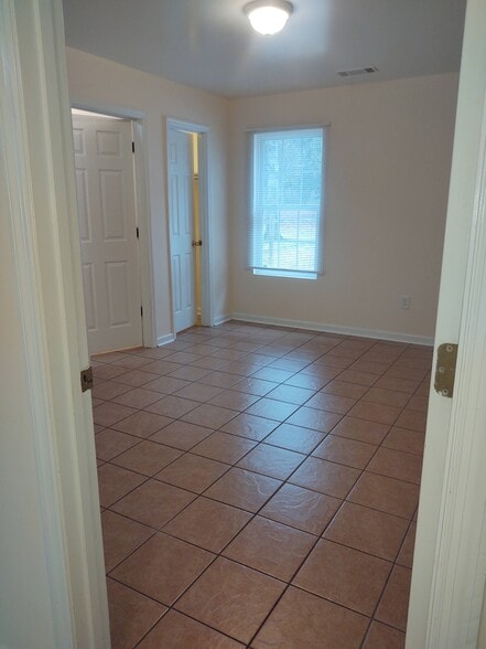 Main bedroom - 247 Hereford Cir
