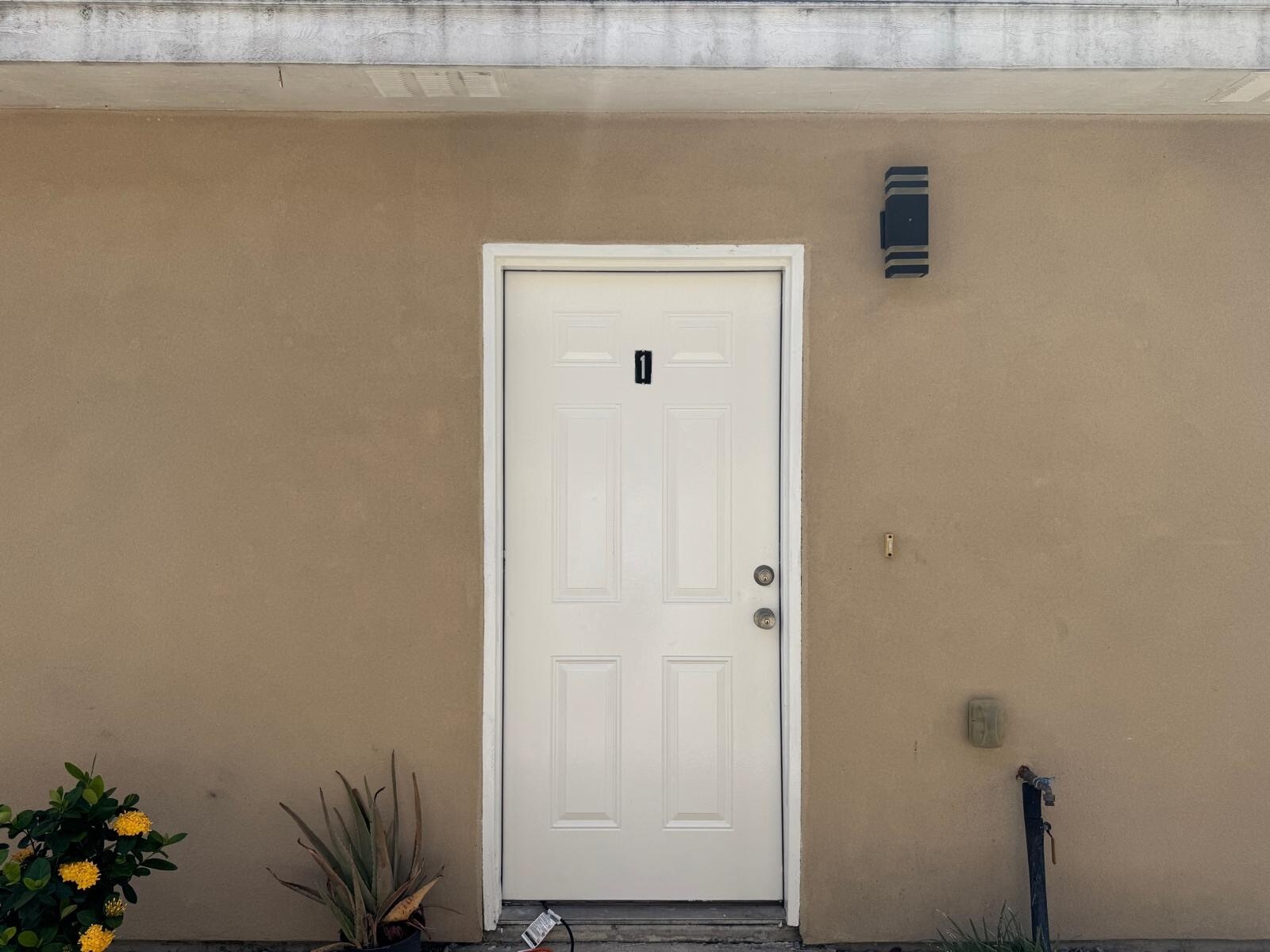 Building Photo - 2117 Taxco Ct