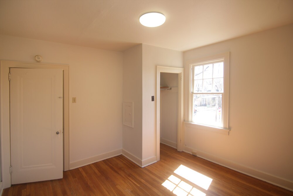 Building Photo - 8001 Saint Lawrence Ave