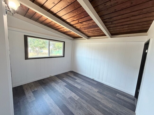 Building Photo - 3 Bedroom 1.5 Bathroom Single Family House Makakilo Home with Yard & Cool Breezes!