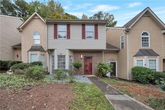 Building Photo - 2195 Fairways Ct