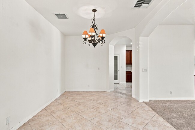 Building Photo - 1112 N Cynthia Ct