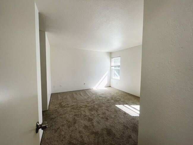 Building Photo - San Jose - Updated Home with Garage & Carport