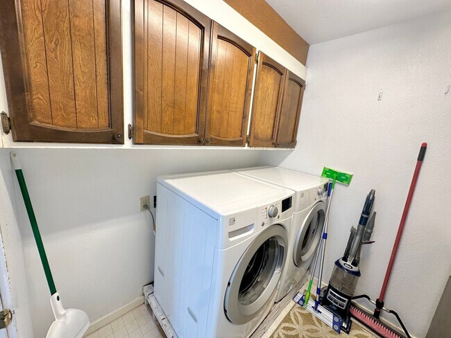 Building Photo - Remodeled Downtown Ellensburg Home