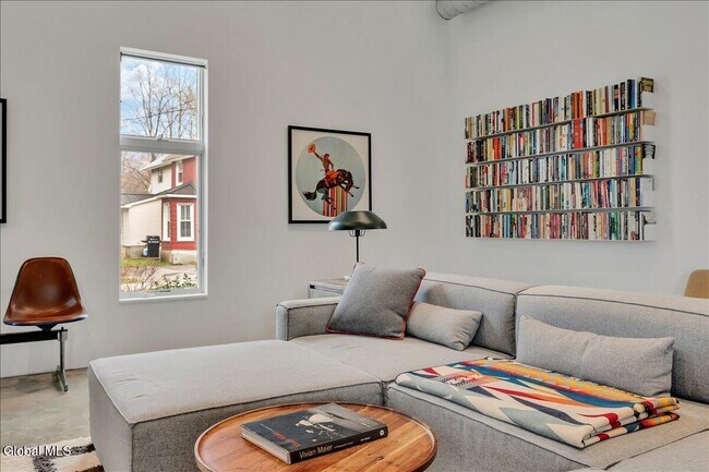 Building Photo - 18 Granite St