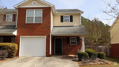 Building Photo - Amazing 3 bed 2.5 bath townhome