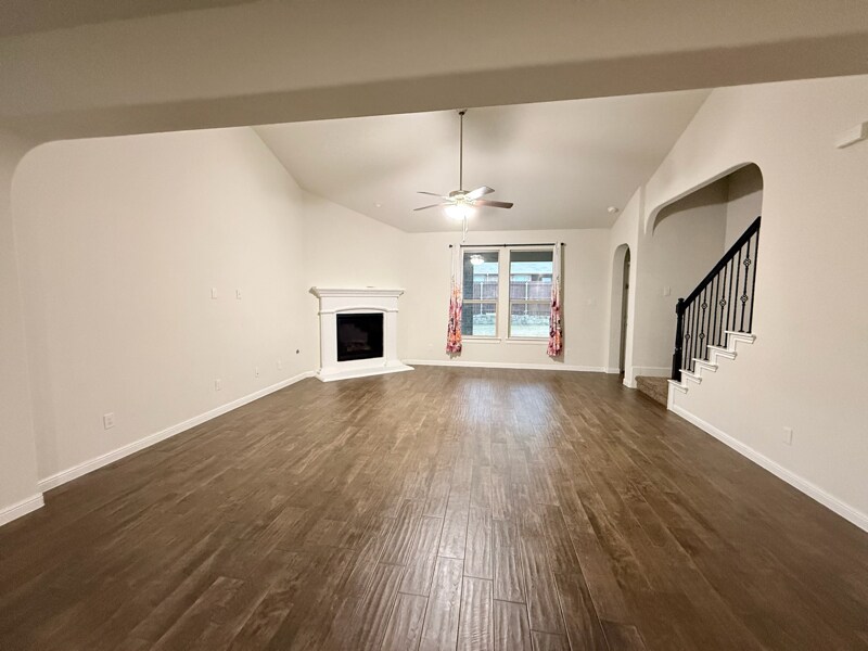 Building Photo - 565 Lindisfarne Ln