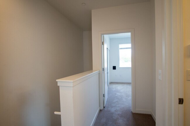 Building Photo - St. Johns-Sleek Modern Townhouse Ready Now!