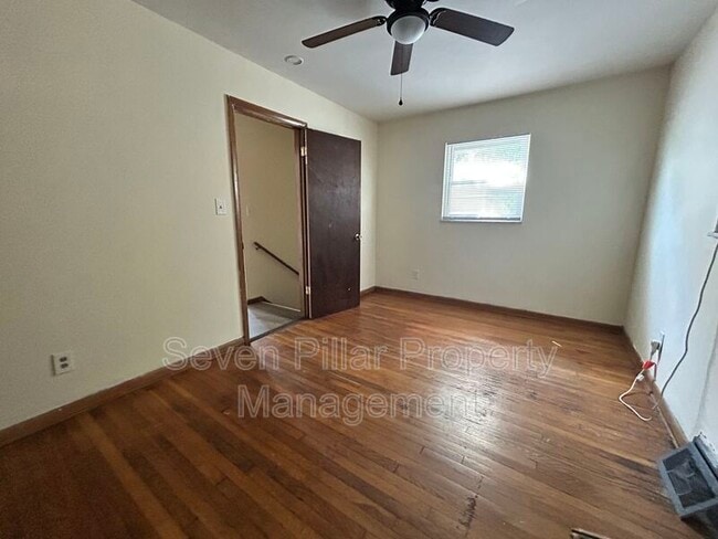 Building Photo - 323 S Napoleon Ave