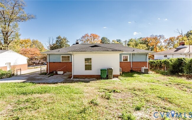 Building Photo - 2604 Sunnybrook Rd