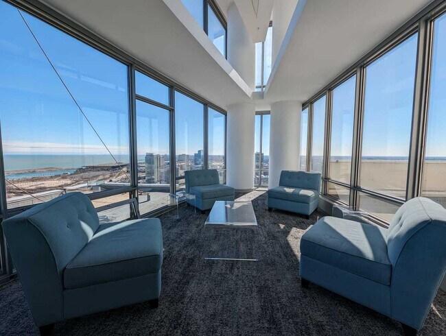 Building Photo - 100 E 14th St