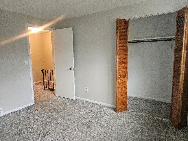 Building Photo - 608 Sunflower Dr