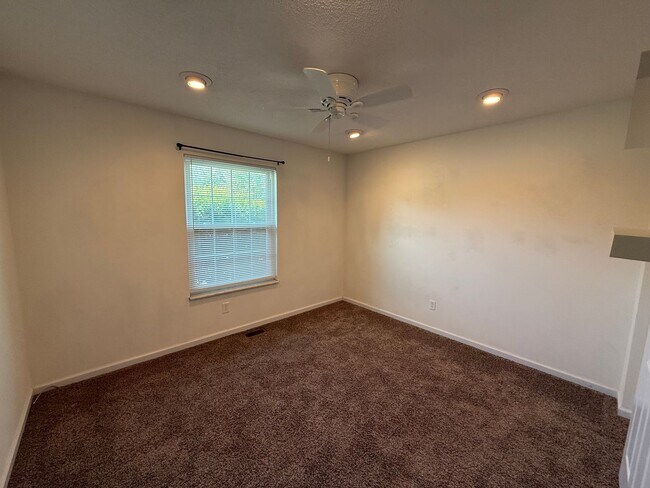 Building Photo - 5360 Glencullen Way