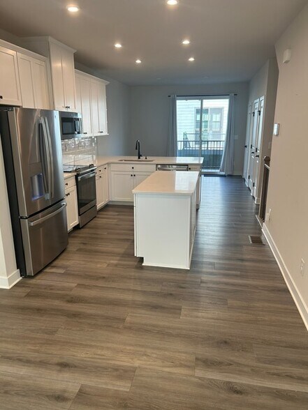 Building Photo - 6155 Station Crossing Ave