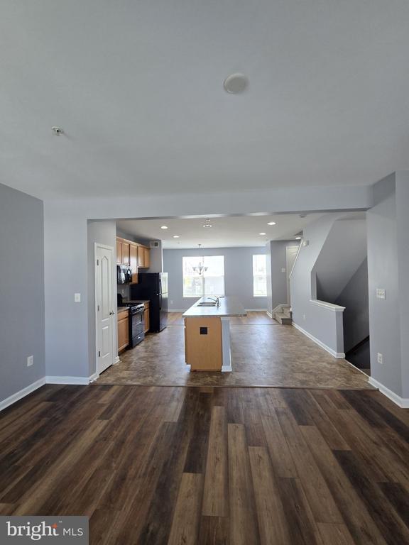 Building Photo - 7720 Village Park Dr