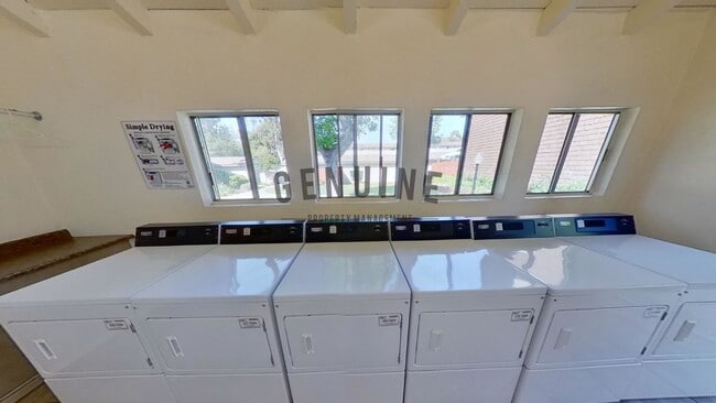 Building Photo - Stunning 2nd Story 3 Bedroom Condo in Woodlake Villas, La Habra