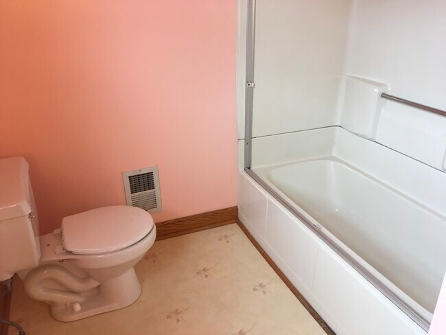 Building Photo - 620 Mulberry St