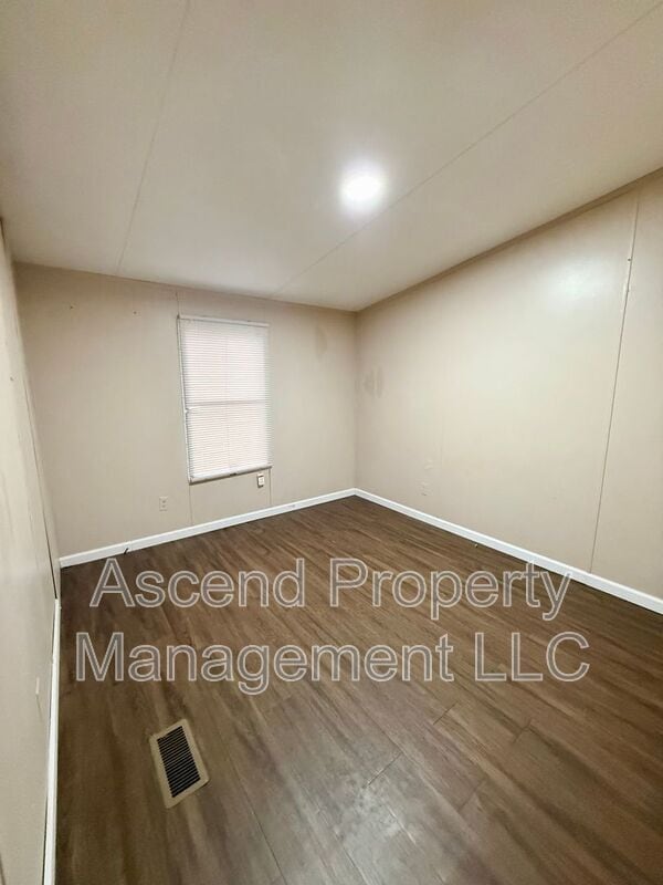 Building Photo - 8831 Nelson Rd