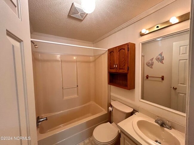 Building Photo - 1075 Captains Ct