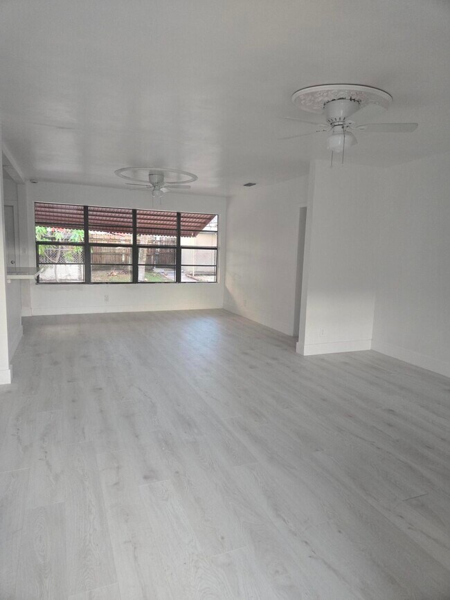 Building Photo - 930 N K St