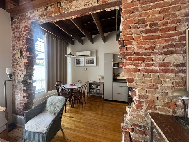 Building Photo - Knoxville Downtown living, just steps from Market Square!!  Historic Daylight Building - Studio u...