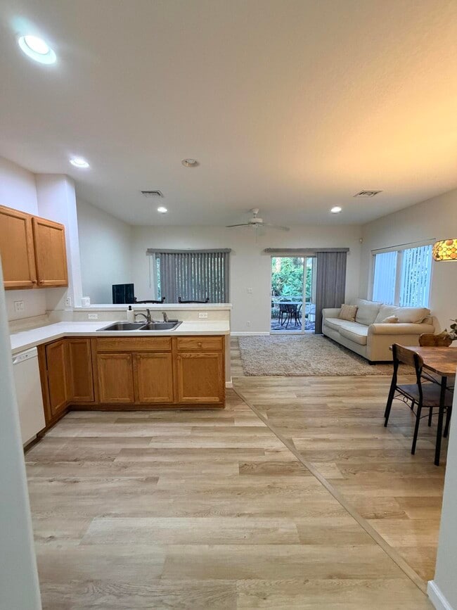 Building Photo - 8927 Sandshot Ct