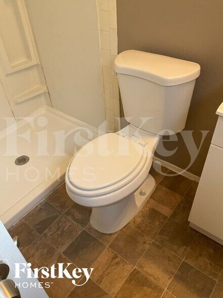 Building Photo - 6219 Silver Fox Dr