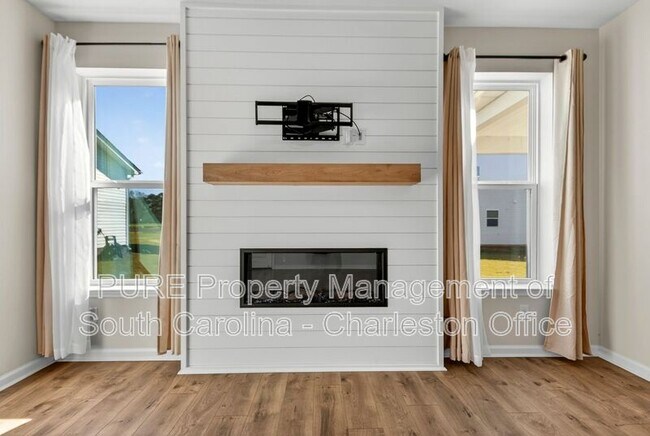 Building Photo - 102 Winding Grv Ln