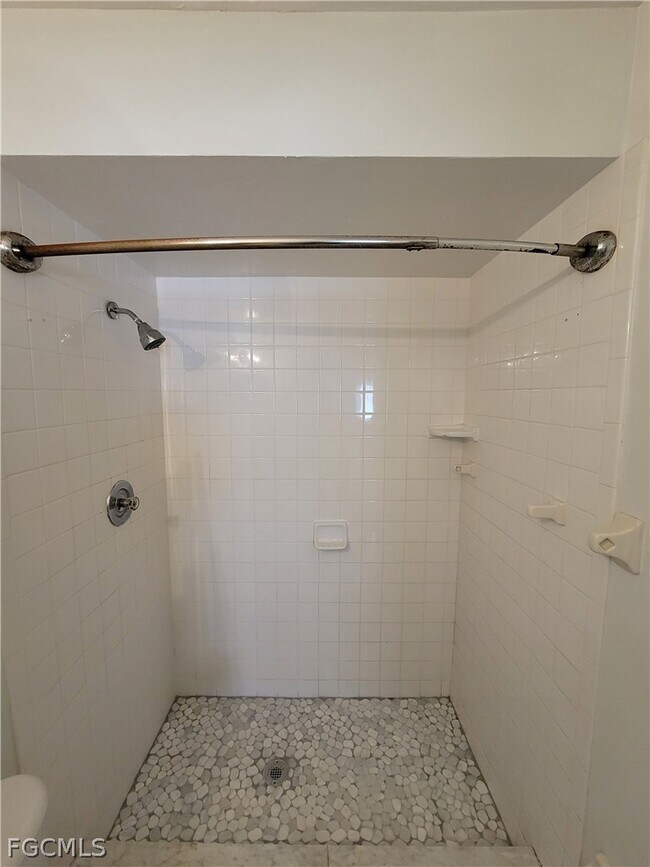 Building Photo - 931 SE 23rd Pl