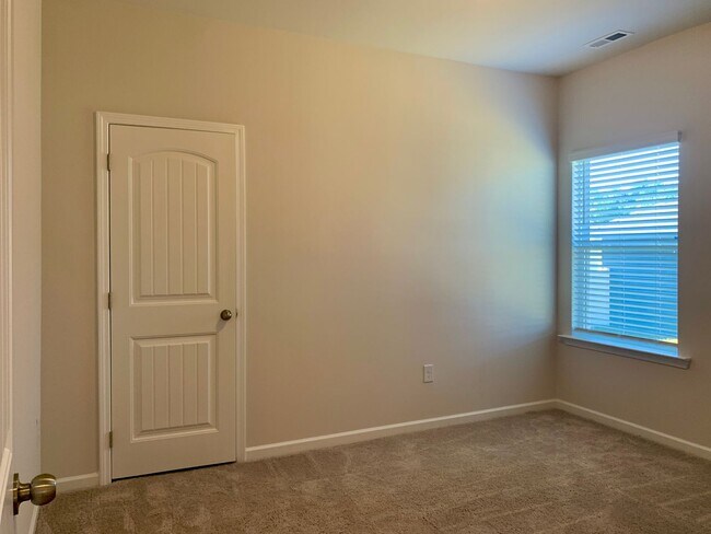 Building Photo - Beautiful Ranch Home in Sanford, Available...