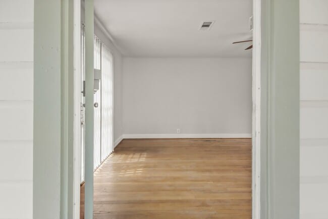 Building Photo - 927 Walling St