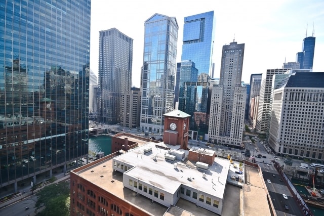 Building Photo - 345 N La Salle Dr