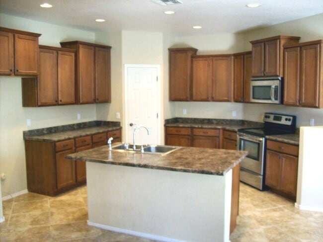 Building Photo - San Tan Heights