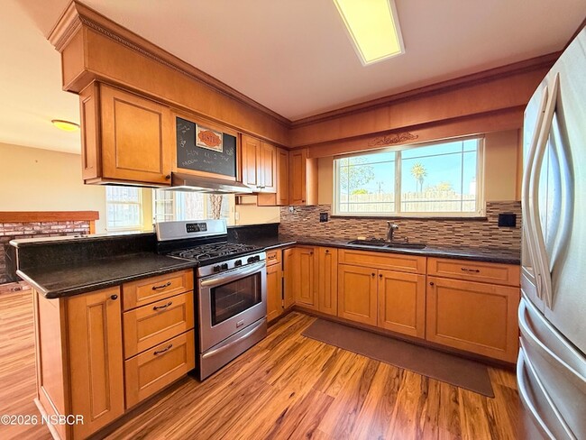 Building Photo - 4031 Hillview Rd