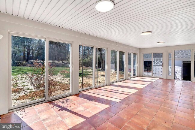 Building Photo - 32 Cranbury Rd