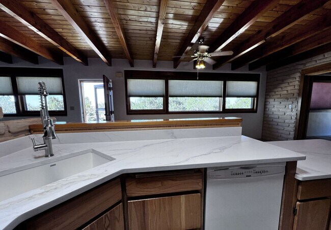 Building Photo - 5 Oriente Ct