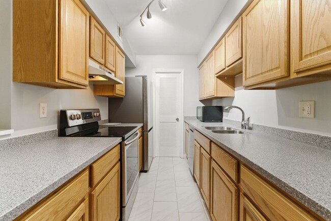 Building Photo - Updated Condo with Community Amenities