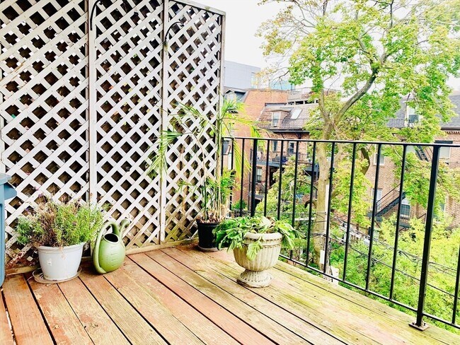 Building Photo - 664 Massachusetts Ave