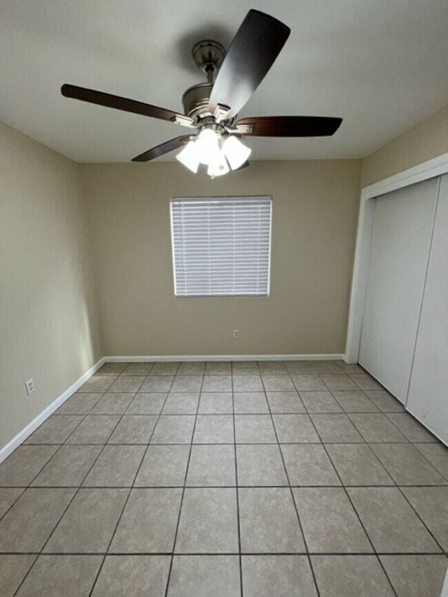 Building Photo - Southwest Bakersfield 4 Bedroom Home