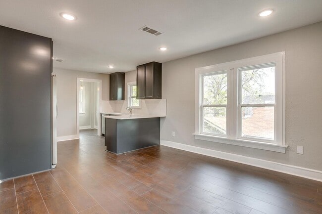 Building Photo - Beautifully Remodelled 1922 Home- Duplex- Upstairs Unit-  3 Bedroom, 2 Bath- 2 Miles from TCU-  7...