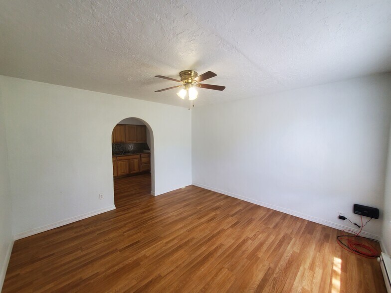 Primary Photo - 1499 Mound Ave