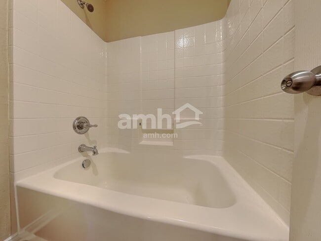 Building Photo - 6490 Albina Creek St