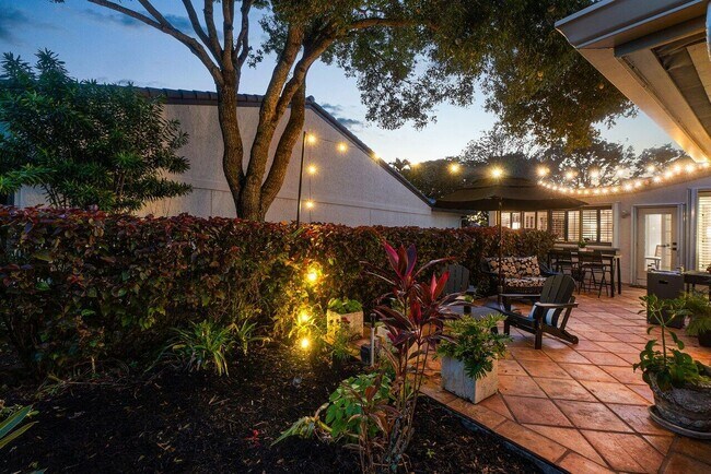 Building Photo - 18 Bristol Ln