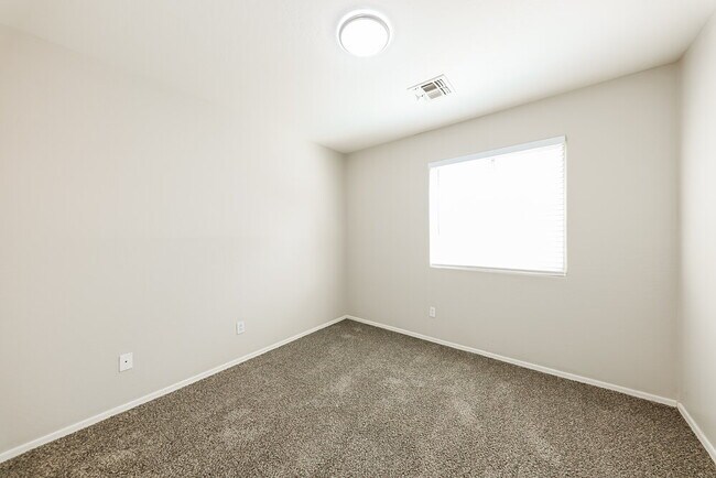 Building Photo - 15189 W Woodlands Ave