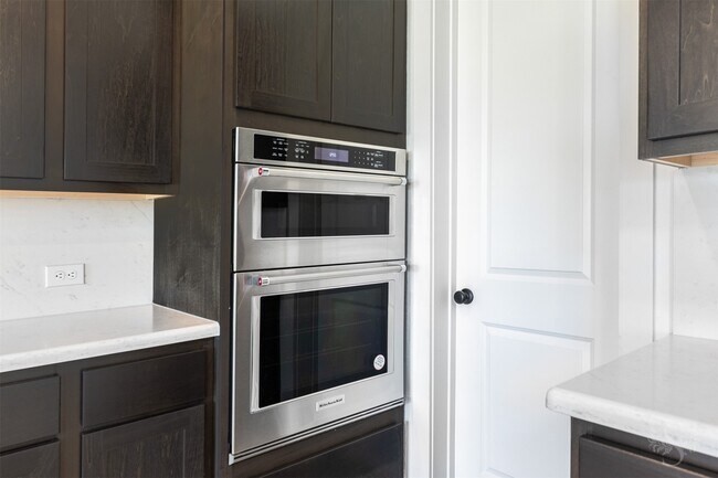 Building Photo - 7526 Sunny Oak Ln