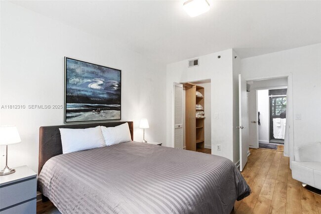 Building Photo - 19999 E Country Club Dr