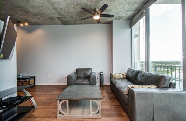 Building Photo - 5925 Almeda Rd