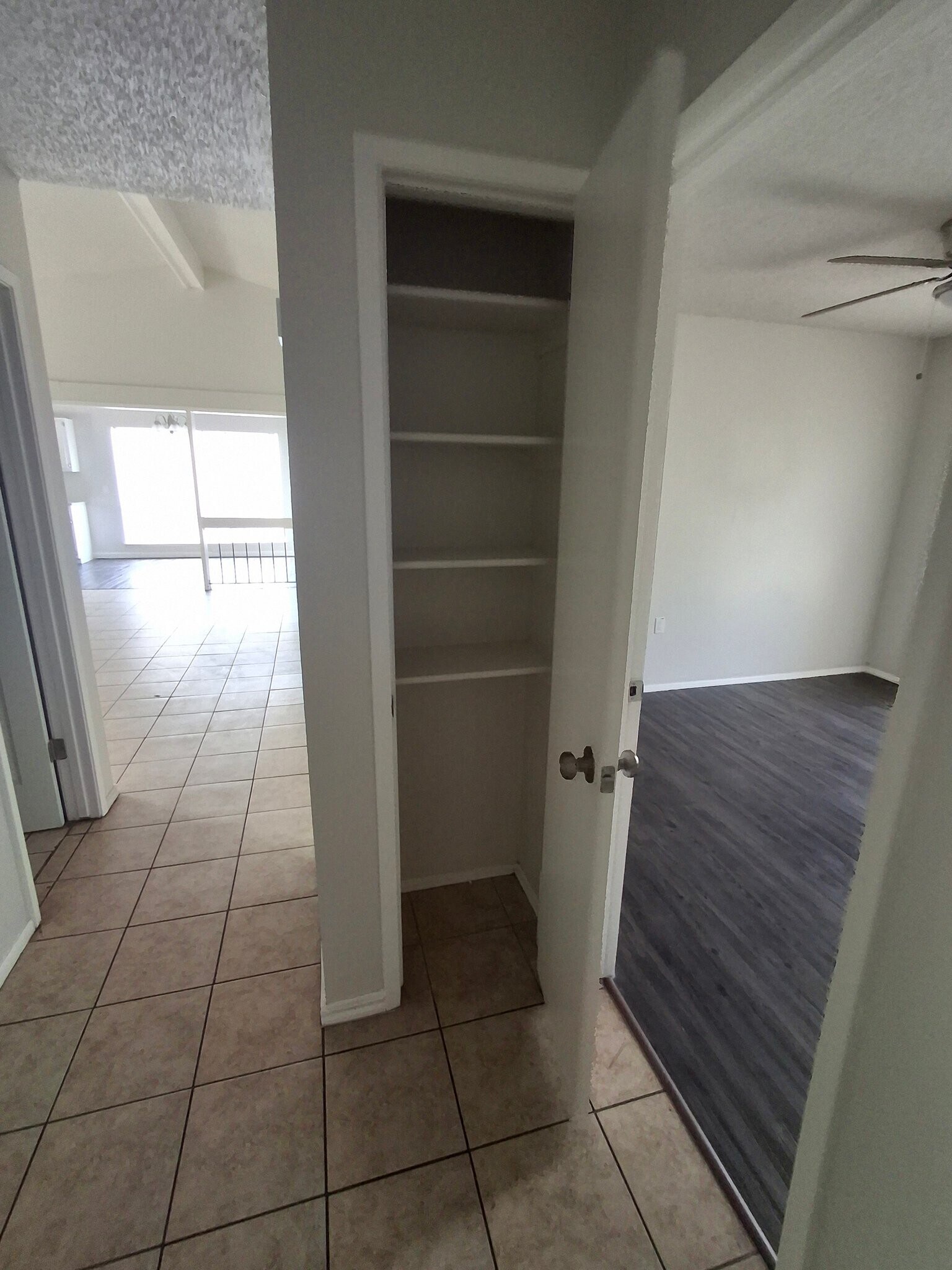 Building Photo - 2611 Lakeledge