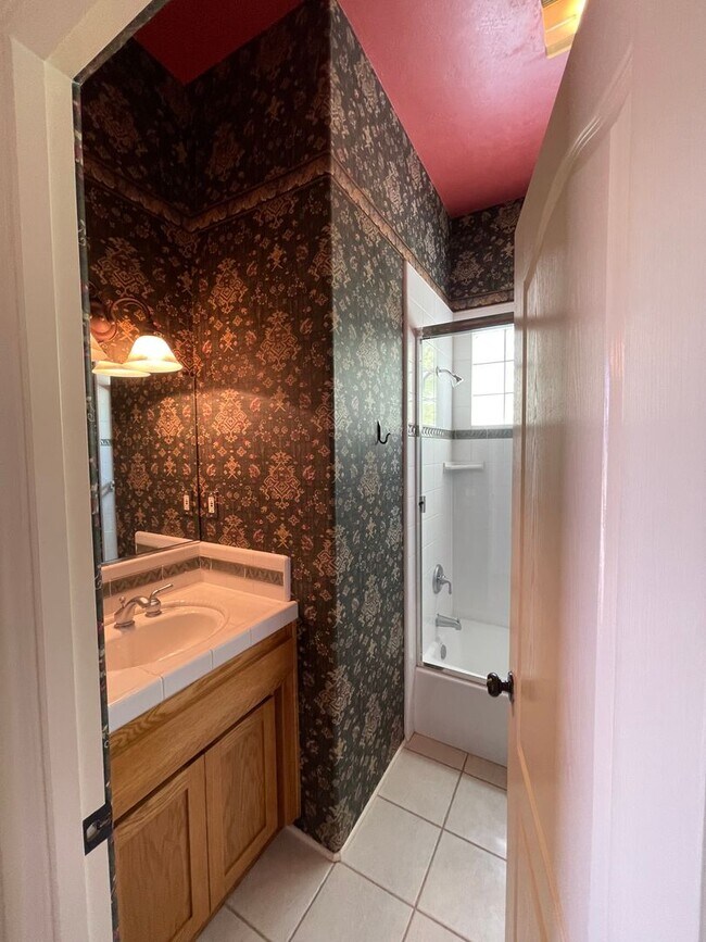 Building Photo - Gorgeous Wine Country 3 Bedroom 2 Bath Sin...