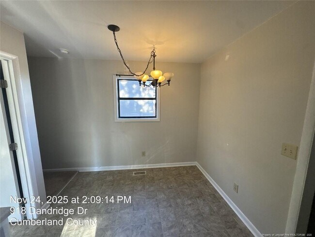 Building Photo - 918 Dandridge Dr